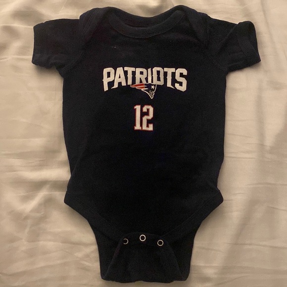TB12 baby! 6mo unisex patriots short sleeve onesie - Picture 1 of 2